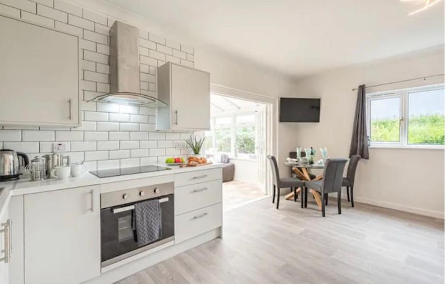 2 Bedroom Holiday Home In The Heart Of West Wales St Clears Kültér fotó